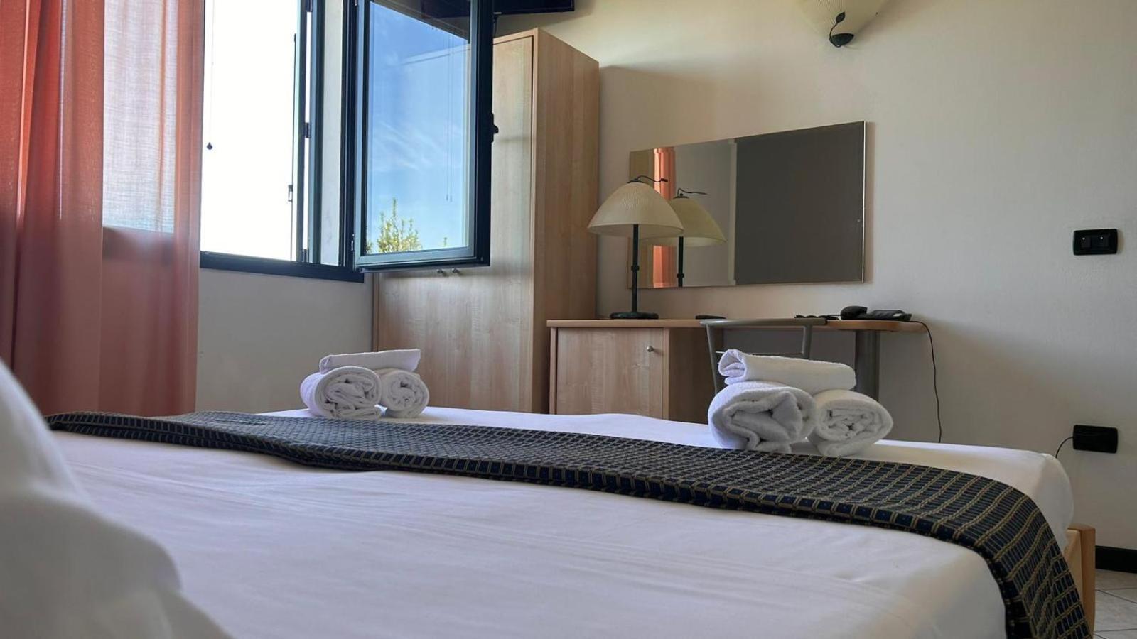Hotel Gran Delta Di Alba-Invest Srl Розолина Экстерьер фото